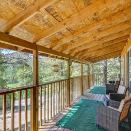 Furnished Deck & Mountain Views: Panguitch Cabin, Hotel in Panguitch