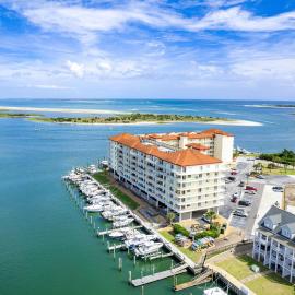 Waterfront Resort , World Class Marina & Slip Avai