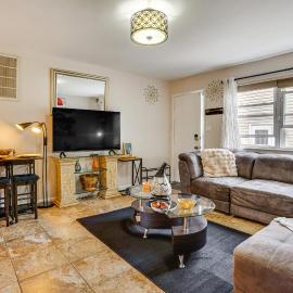 8 Mi to Long Beach: Cozy Apt w/ Fenced Yard!, hotel a Baldwin