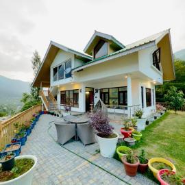ROYALE PEAKS villa sonamarg Rd, hotel 