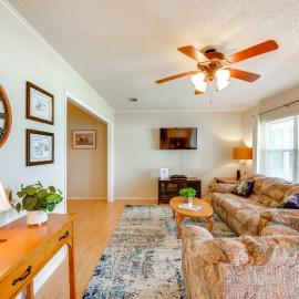 Fish, Relax & Repeat: Home w/ Yard in Eastpoint!, hotel in Eastpoint