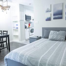 The Riverbend Modern Studio at Harrison Lake, hotel in Harrison Hot Springs