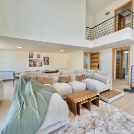 Sierra Faqra Duplex 3BR w Balcony, hotel a Afqā