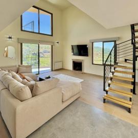 Kaia Faqra Duplex 3BR w Balcony, hotel a Afqā