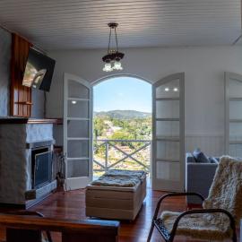 Casa com lareira, Wi-Fi e varanda com vista, hotel in Campos do Jordão