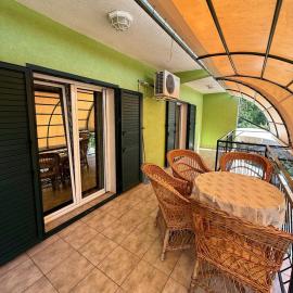 Ninas Apartment, hotel in Marovići