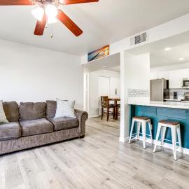 3 Mi to Dtwn: Gated Condo w/ Patio in Reno!, khách sạn ở Reno