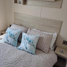 3 bed Sleeps 8 Wifi and Linen inc, hotel en Corton