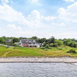 Family Fun with Fjord View, hotel a Thyholm