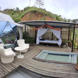 Glamping Paraiso, hotel in San Roque