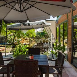 Albatross Family Nest Breeze Bungalow, hotel in Varna City