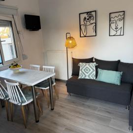 Calm house, hotel in Nees Kidonies