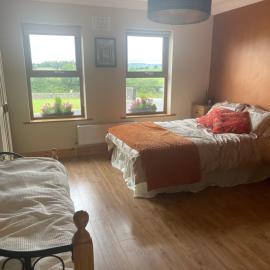 Homestay Large Ensuite Room, hotel a Kilkenny