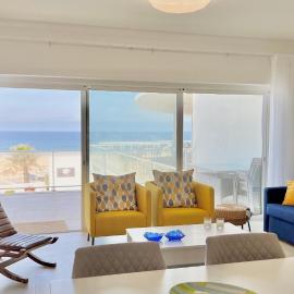 Deluxe 2 Bedroom Oceanfront Flat in Praia del Rey, hotel i Amoreira