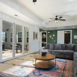 Spacious Oasis, Rooftop Views , Hot Tub, Sleeps 34, hotel a Hurricane