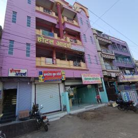 hotel aadarsh, hotel em Sendhwa