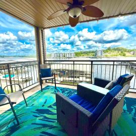 Lakefront Luxury 2BD2BA Condo at The Falls-7PP, hotel di Lake Ozark