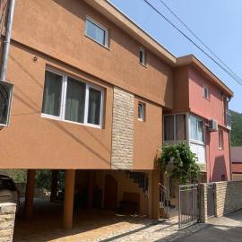 Čanj apartmani, hotel di Čanj