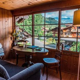 Simple and Rustic - Apartment in Historic House