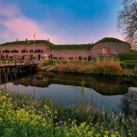 Bed & Breakfast Fort Bakkerskil, hotel din Nieuwendijk