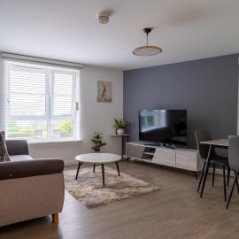 Two Bedroom En-Suite Modern Apartment Urquhart Road , Beach Area -Free Parking