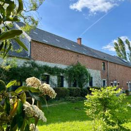 La Ferme du Ravet - Gîtes aux Lacs de l'Eau d'Heure, hotel di Froid-Chapelle