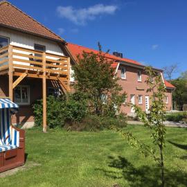 Dörpshus im strandnahen Bojendorf