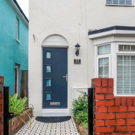 6 Beds Southampton and 2 Sofabeds, House Sleeps 8, Free Parking, Contractors Welcome