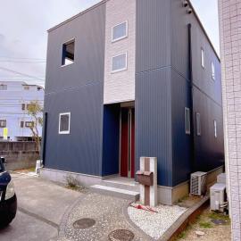 一棟貸切の民宿 月 駐車場2台無料 バス停徒歩1分 市街地へ好アクセス, hotelli kohteessa Matsuyama