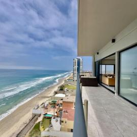 Luxury Beachfront Condo 3BR 3BA with stunning views, hotel en Tijuana