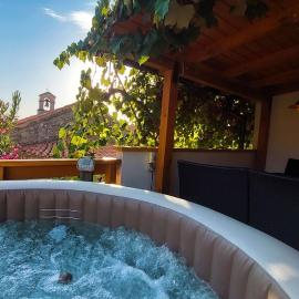 Stone house with Whirlpool