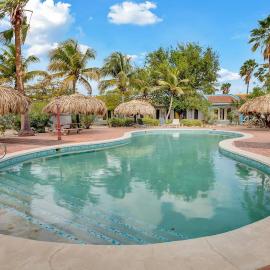 Caribbean Court Apartment Djòdjò