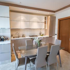 Luxury House con WiFi and free parking, hotel in Trezzano sul Naviglio