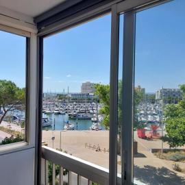 Studio vue port à 50m plage, hotel u gradu 'Carnon-Plage'