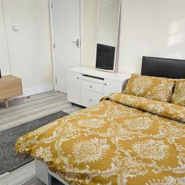 Bright & Modern Double Rooms in Central East London, hotel in London