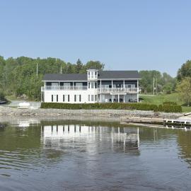 Haileybury Lakehouse, hotel a Haileybury