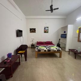 Sanchari hostel, hotel in Kuilapayam