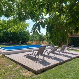 Szárcsa Apartman Sarud, khách sạn ở Sarud
