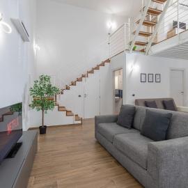 Valentini Luxury Loft-18 by train to Florence-PARKING FREE, hotell sihtkohas Prato