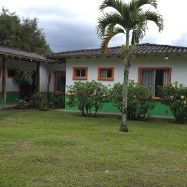 RESTAURANTE Y ALOJAMIENTO EL NUDO COCINA Y CAFE, hotelli kohteessa Dosquebradas