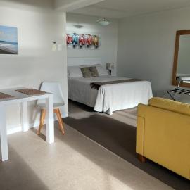 Spacious Studio - Self Contained, hotel in Tauranga