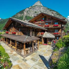 Viesnīca Chalet Svizzero pilsētā Kurmajora