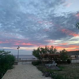 White Marine Hotel