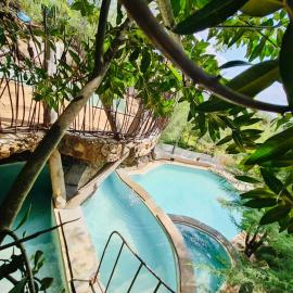 Bookup 5 bedroom house with a pool ngong, khách sạn ở Kiserian