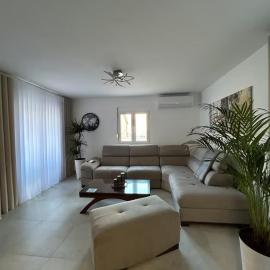 Asia Apartments, hotel di Škaljari