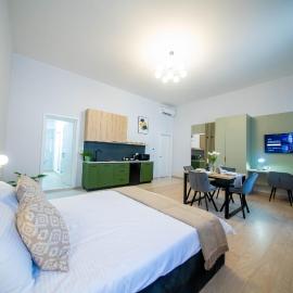 H&H Luxury Studios, hotel a Arad