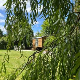 The little shepherds hut, hotel in Brinkworth