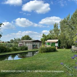 Tiny house at the ecological swimming pool, hotel in Deerlijk