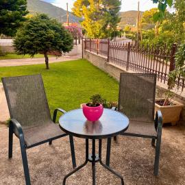 Great apartment with a nice yard โรงแรมในโปลิติกา