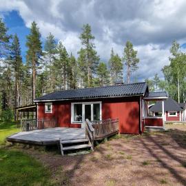 Gemütliches Ferienhaus mit Grillkota und Sauna, ξενοδοχείο σε Sörsjön